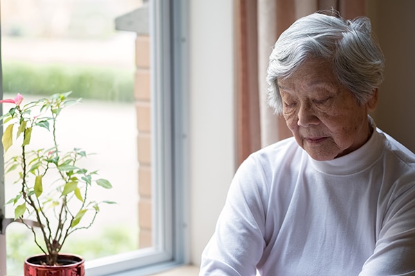 Ways to Combat the Growing Issue of Seniors and Loneliness - New LifeStyles